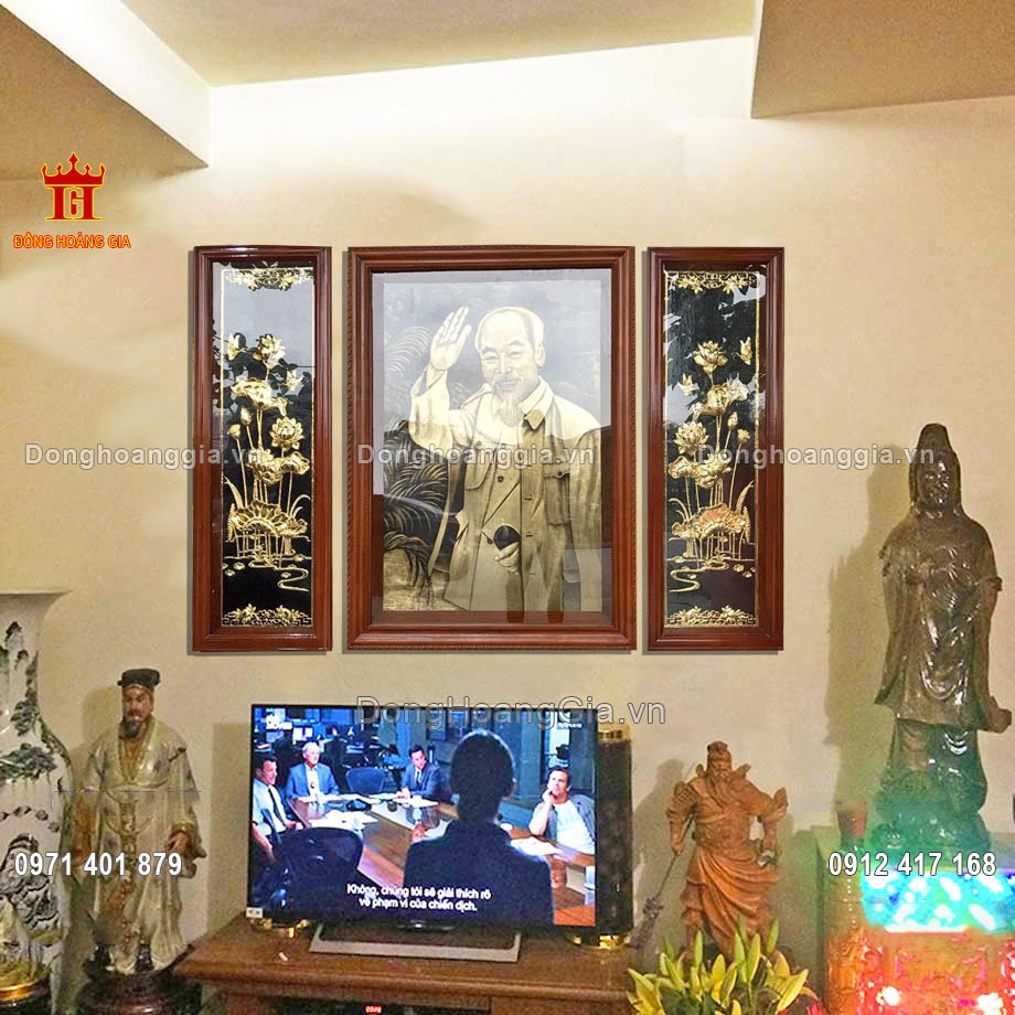 Tranh Bác Hồ và hoa sen bằng đồng là lựa chọn hoàn hảo cho phòng khách